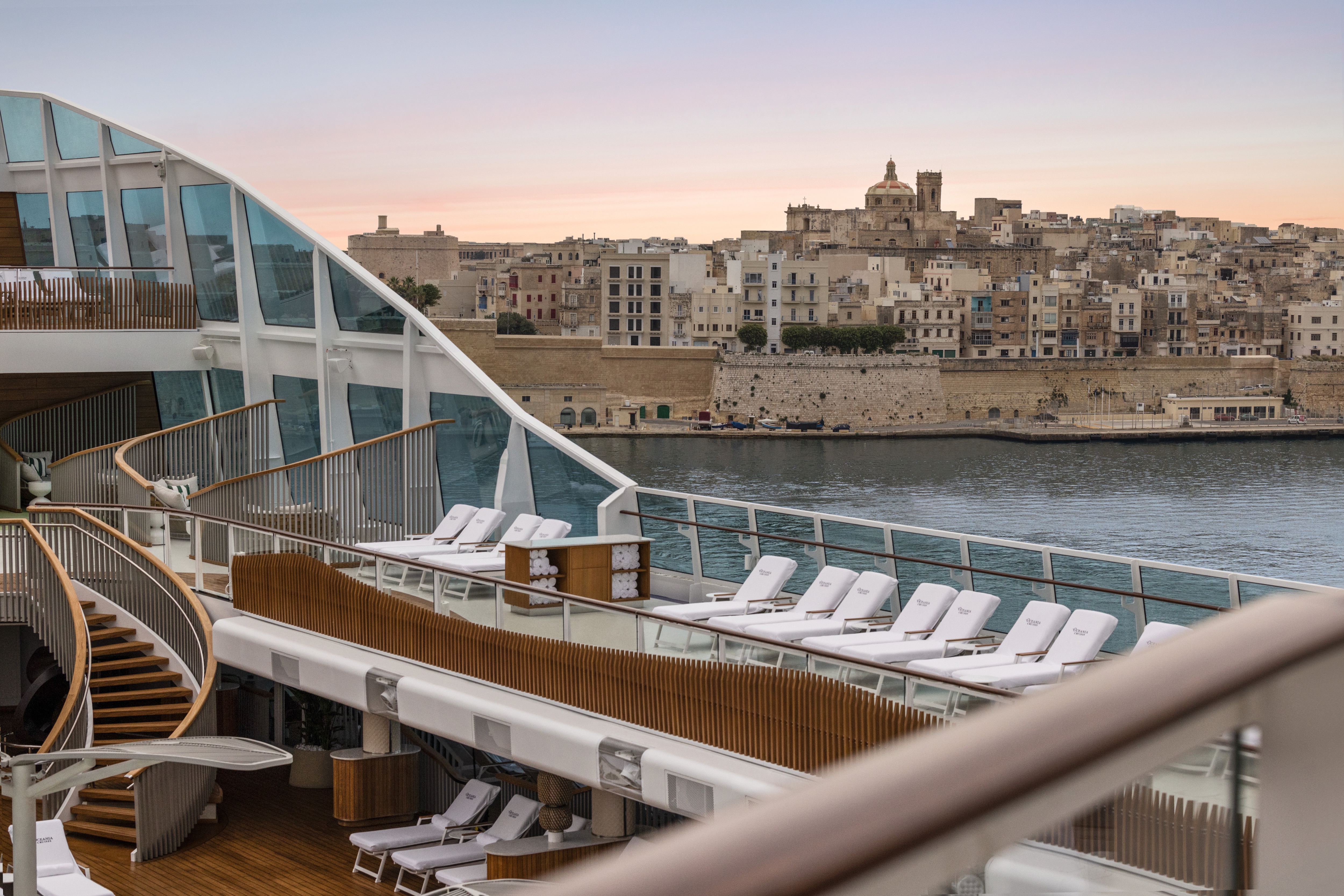 Oceania Allura - Pool Deck